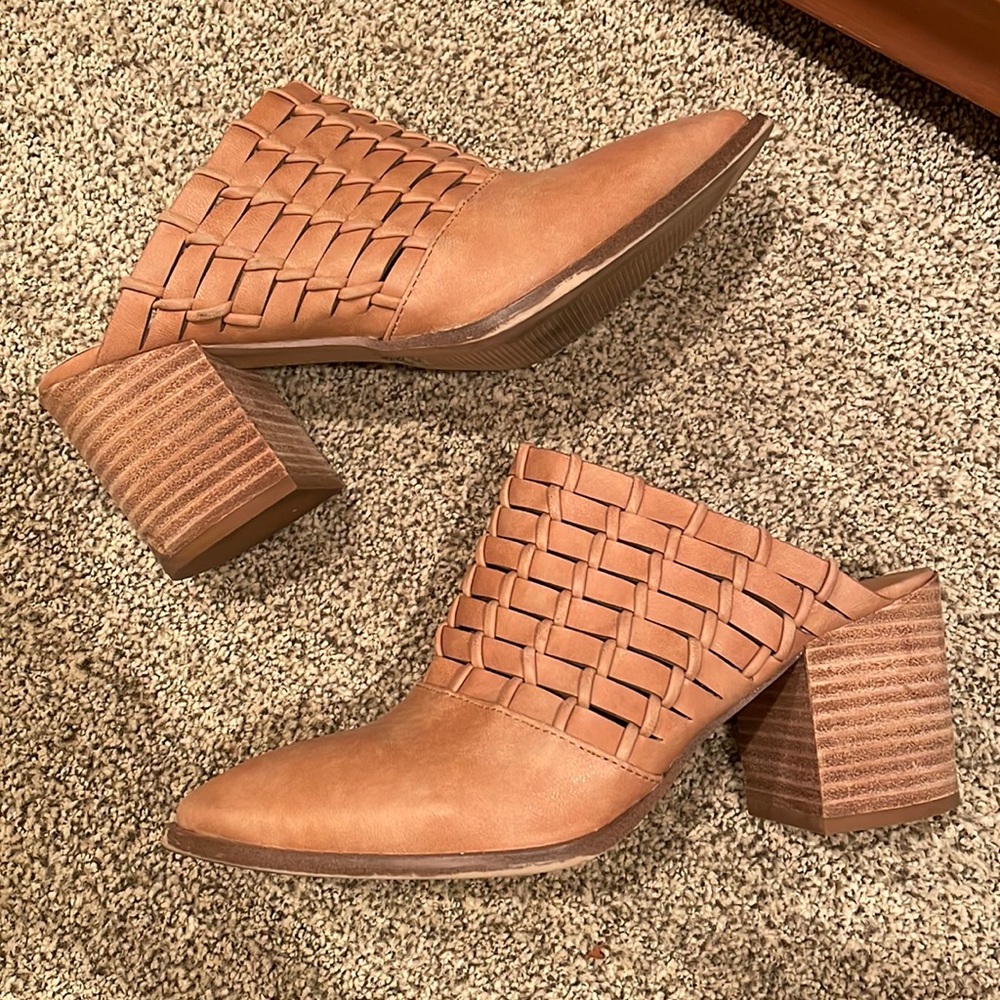 Tan Report braided wedges